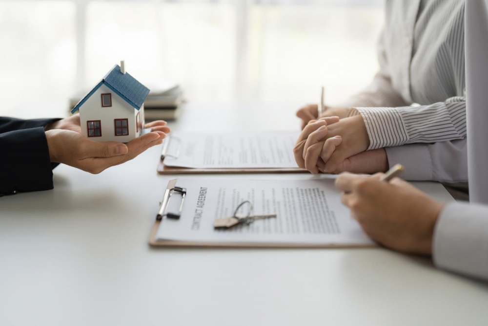 Vai uz kredīta pirktais un bankā ieķīlātais īpašums ir laulāto kopmanta 