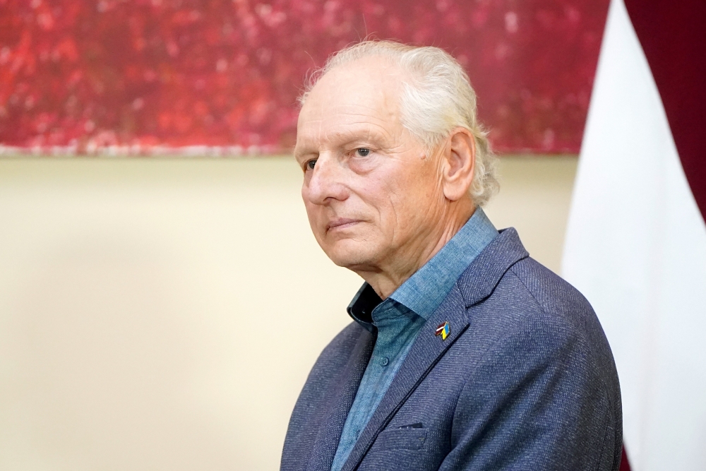 Ar garaspēku pret karaspēku? 