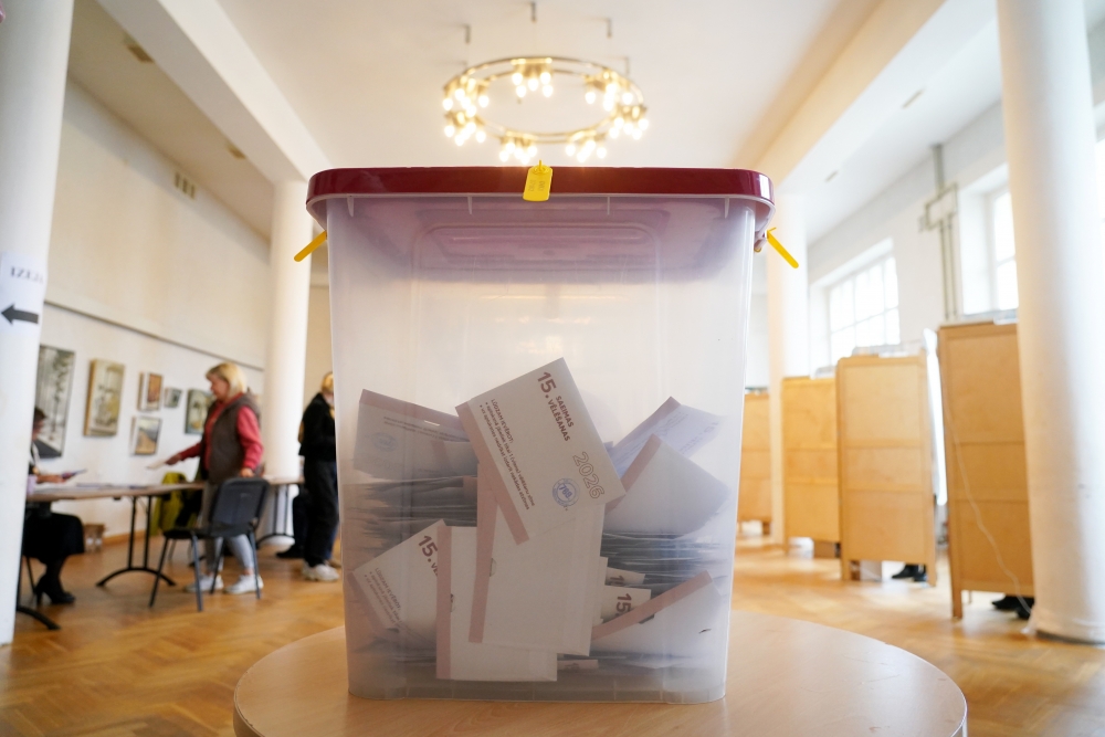Trīs Latvijas pie vēlēšanu urnām: augošā, sarūkošā un aizbraukusī