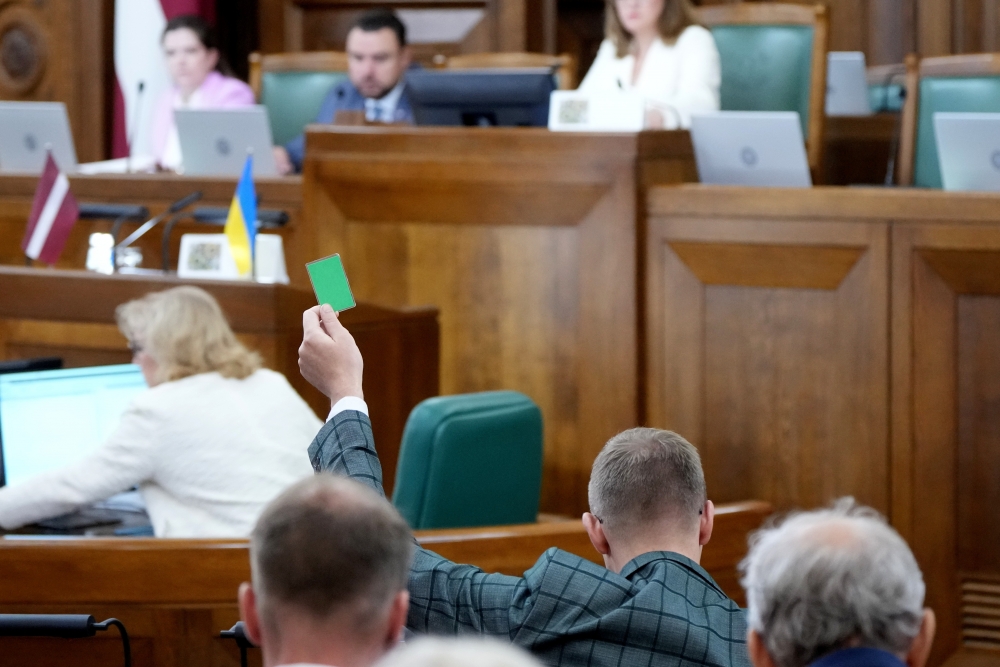 Kā darbojas Saeimas frakcijas, un cik neatkarīgs ir deputāts?