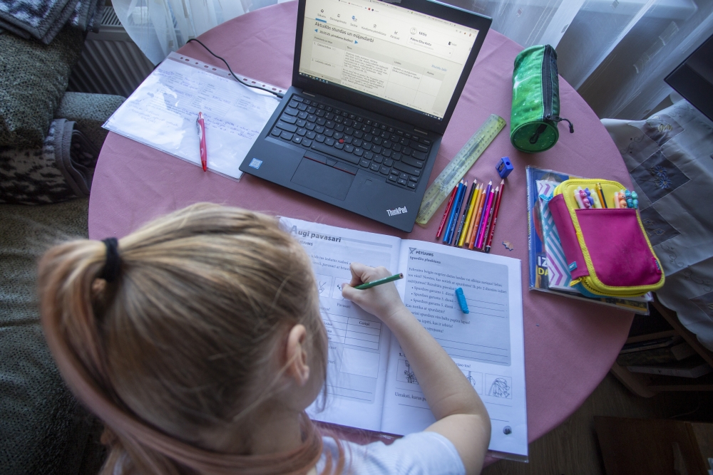 Publiskajā apspriešanā noteikumi izglītības apguvei ģimenē, tālmācībā un nepilna laika klātienē