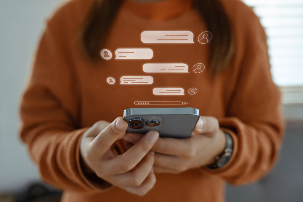 No “WhatsApp” grupas līdz palīdzības tīklam: kopienu loma krīzes laikā